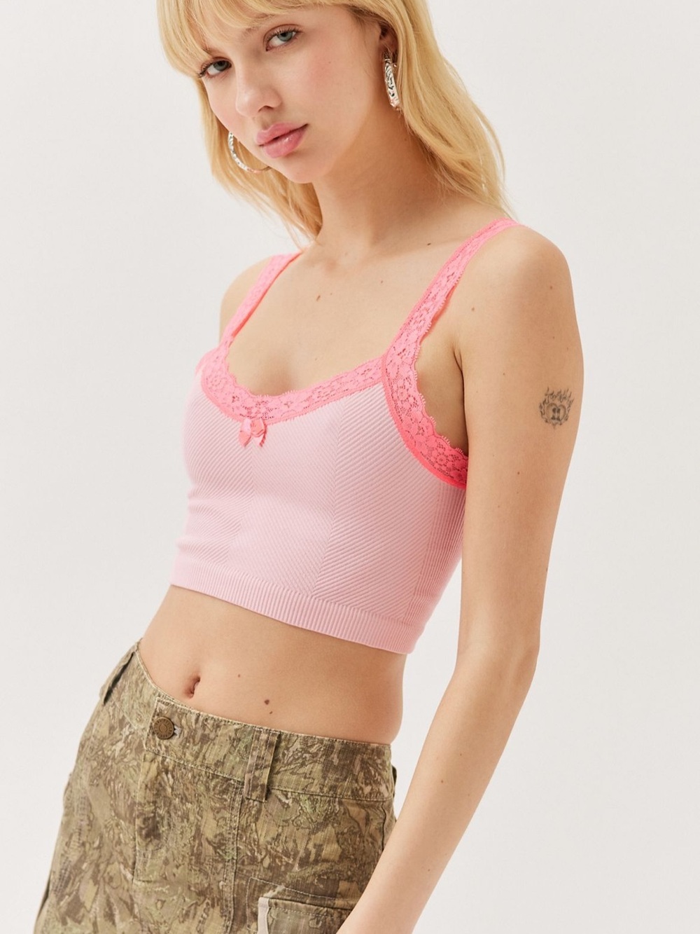 Out from under so sweet lace seamless soft bra top M/L